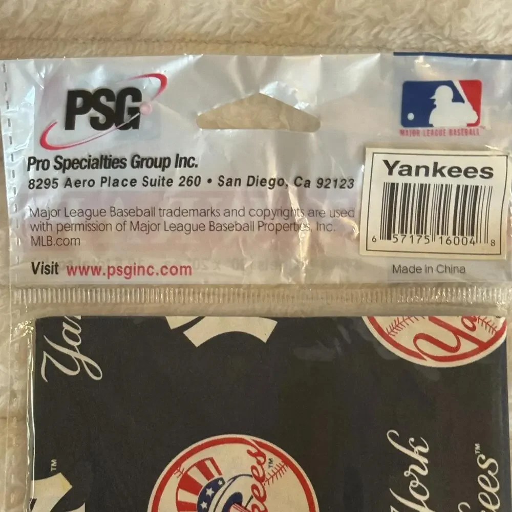 MLB New York Yankees Wrapping‎ Paper Holiday Gift Wrap Vintage Baseball Holiday